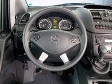 Фото Mercedes-Benz Vito комби 121 AT L2 №4